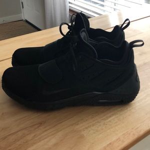 Nike Men’s Air Max 1 Trainer Cross Training Shoes